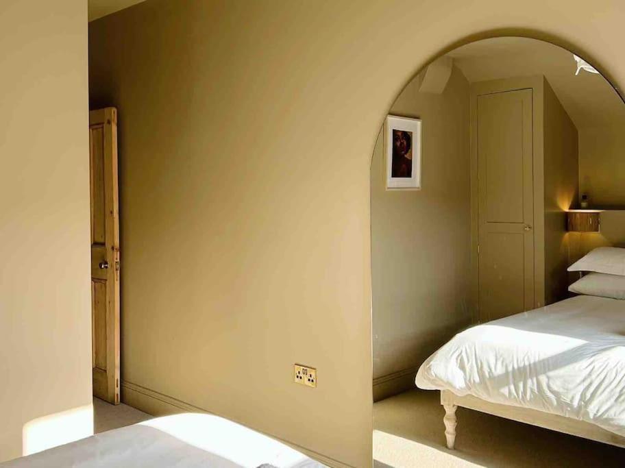 Luxury City Centre Townhouse - Sleeps 6 Честер Екстер'єр фото
