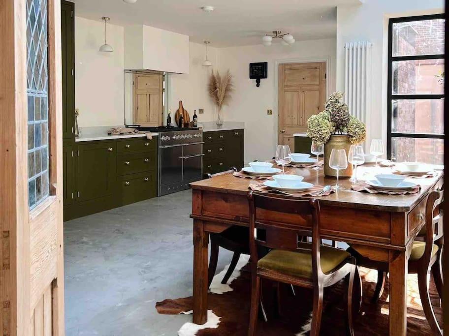 Luxury City Centre Townhouse - Sleeps 6 Честер Екстер'єр фото