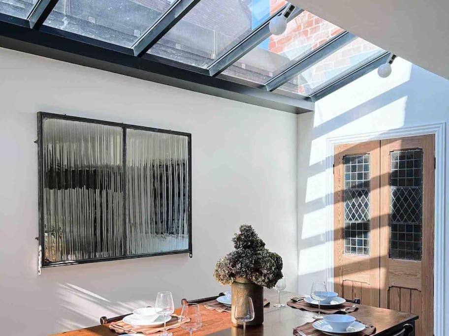 Luxury City Centre Townhouse - Sleeps 6 Честер Екстер'єр фото