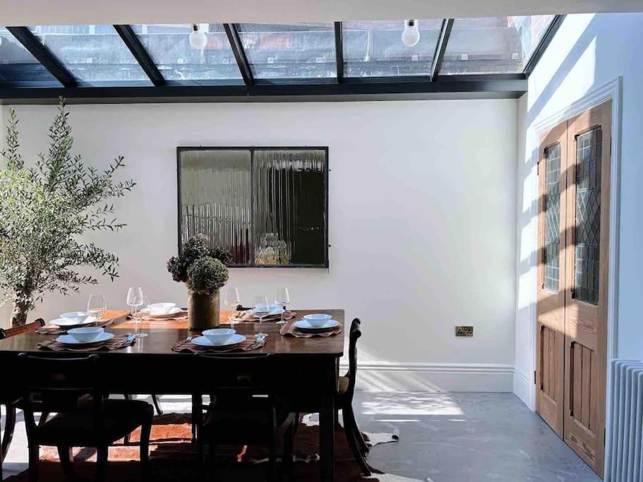 Luxury City Centre Townhouse - Sleeps 6 Честер Екстер'єр фото